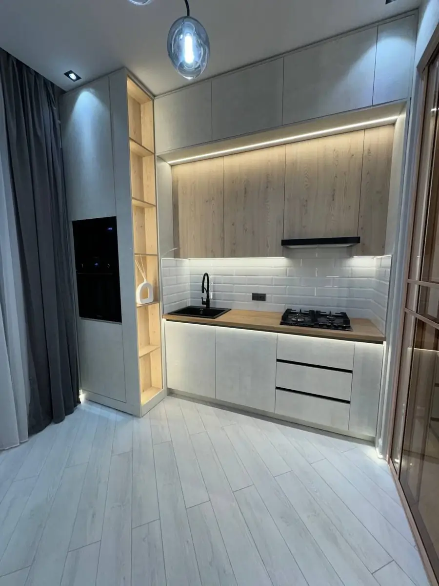 3 xonali kvartira sotiladi − 73 m²