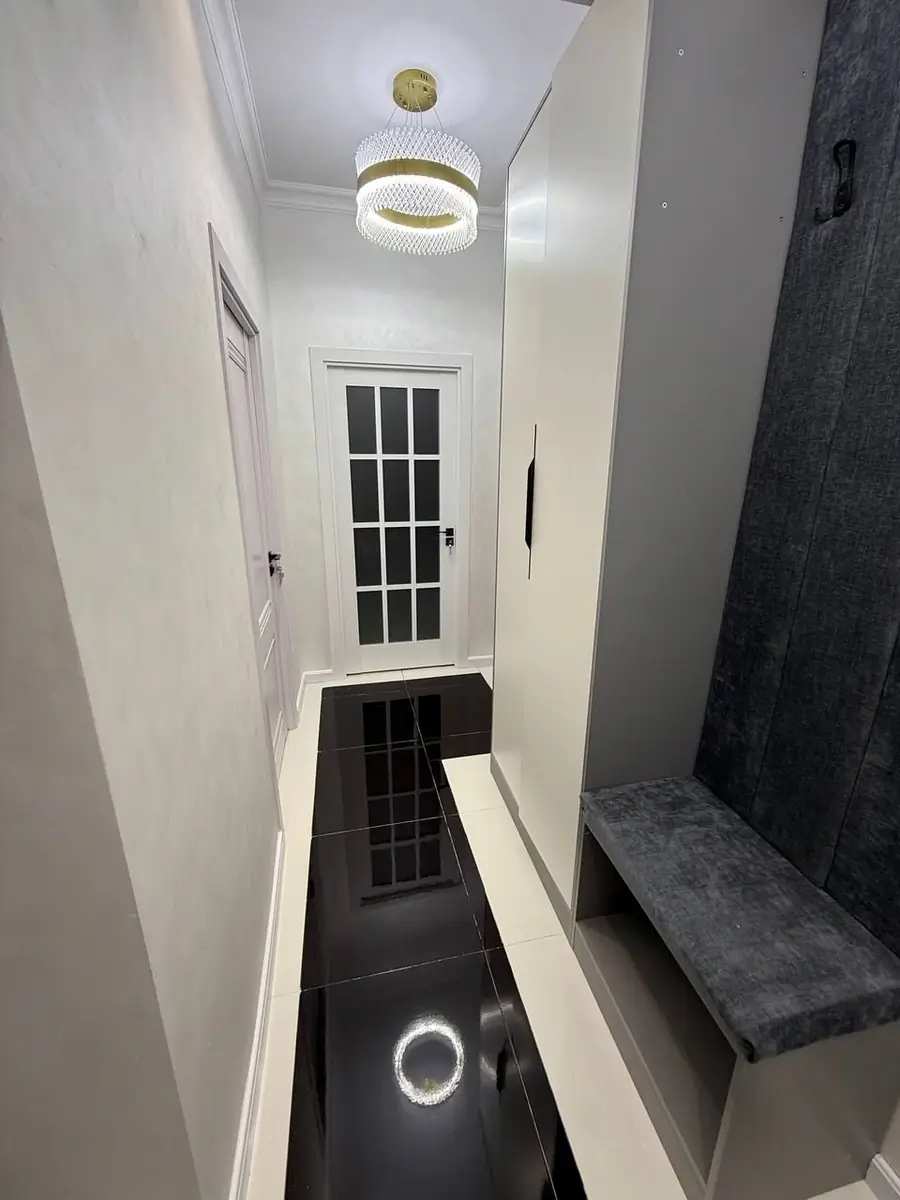 3 xonali kvartira sotiladi − 73 m²