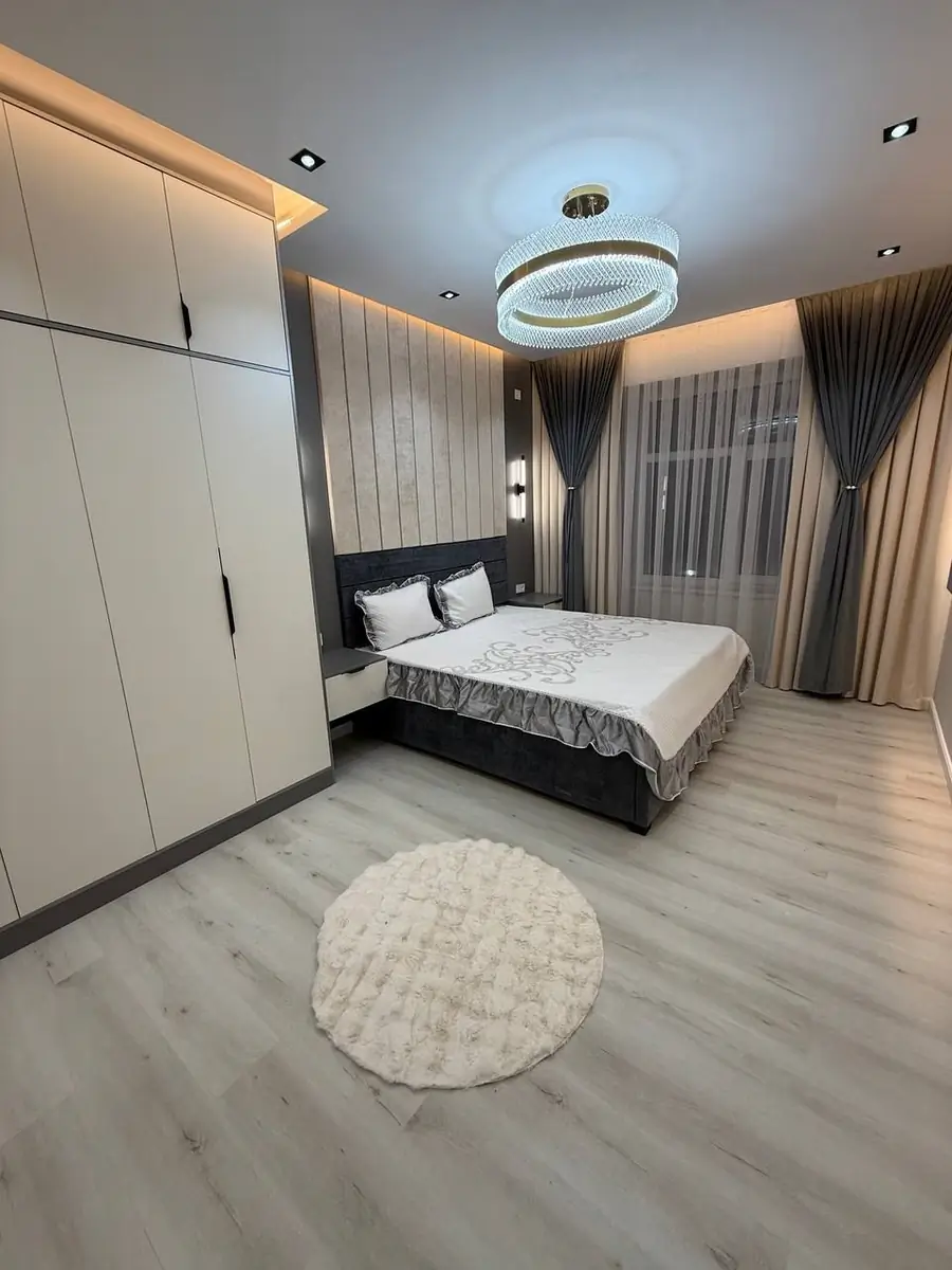 3 xonali kvartira sotiladi − 73 m²