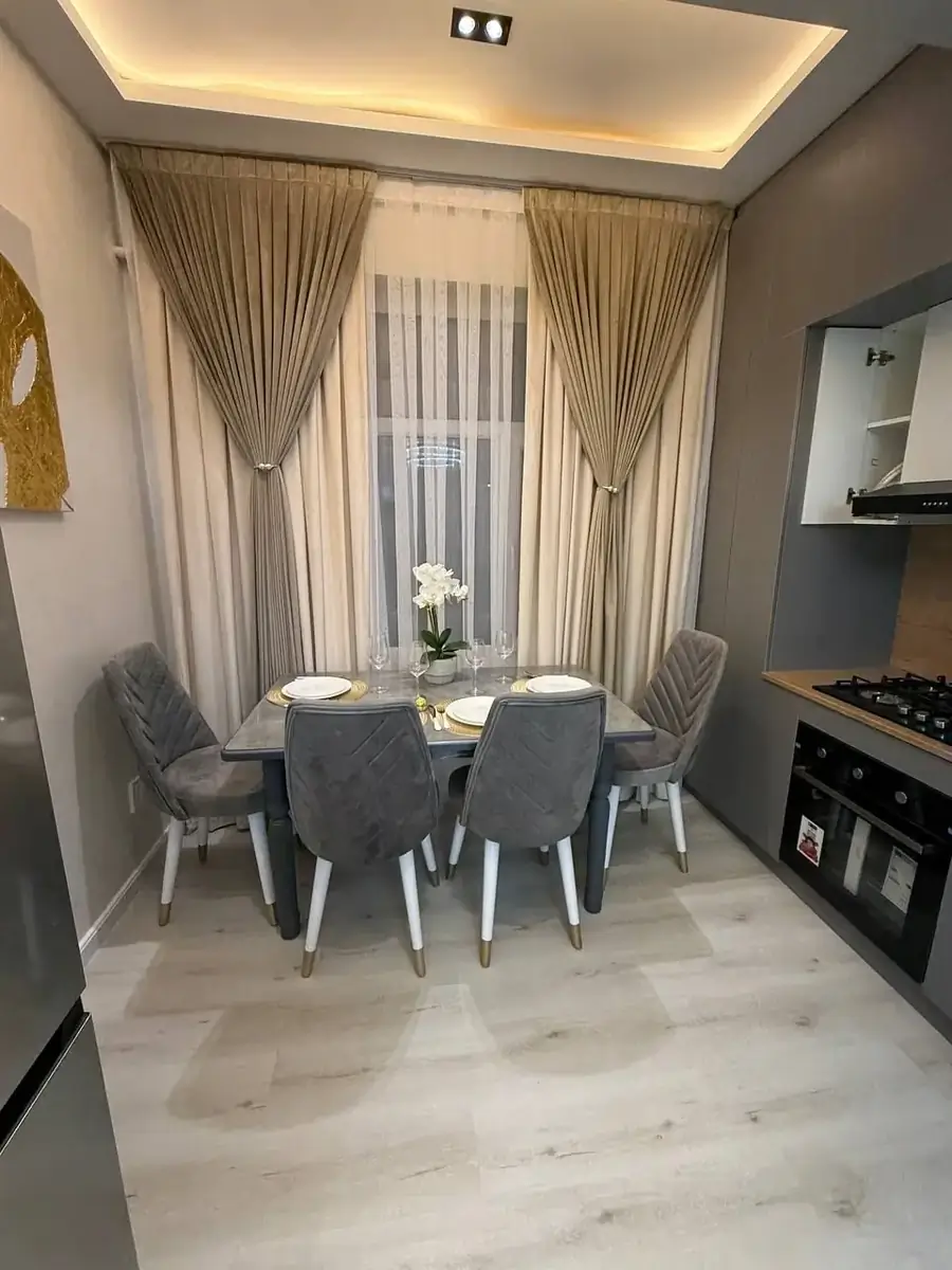 3 xonali kvartira sotiladi − 73 m²