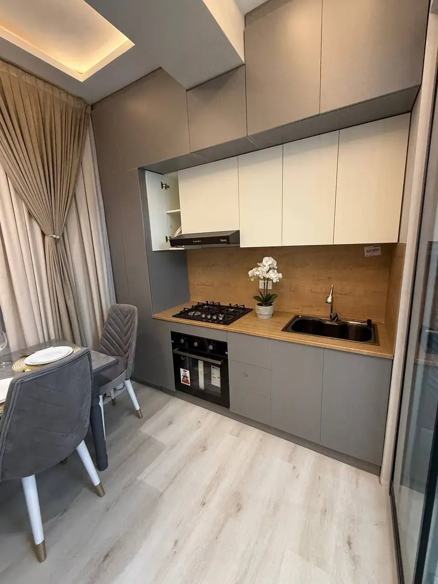 3 xonali kvartira sotiladi − 73 m²