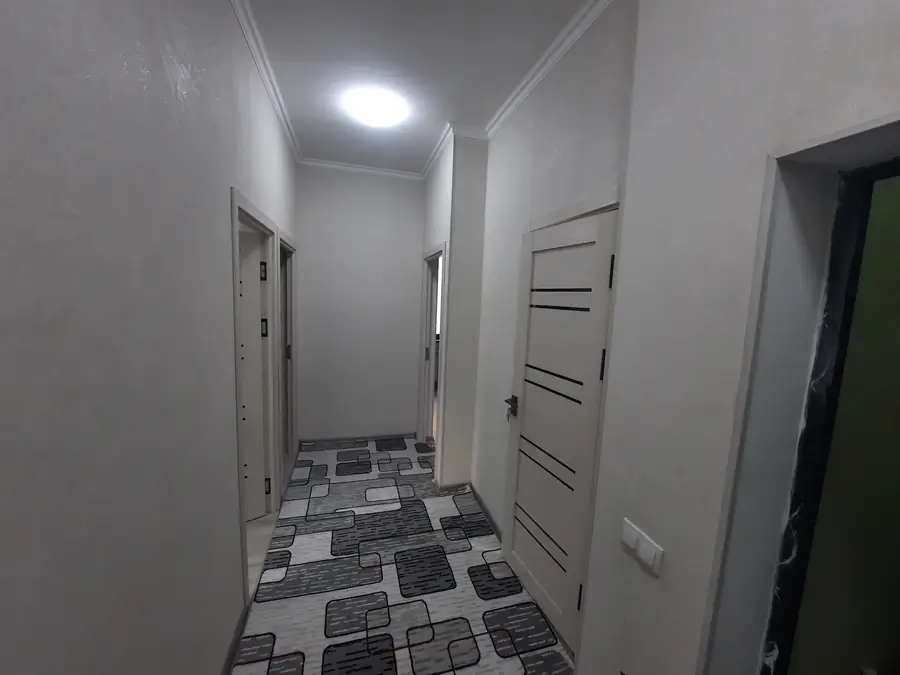 2 xonali kvartira sotiladi − 42.3 m²