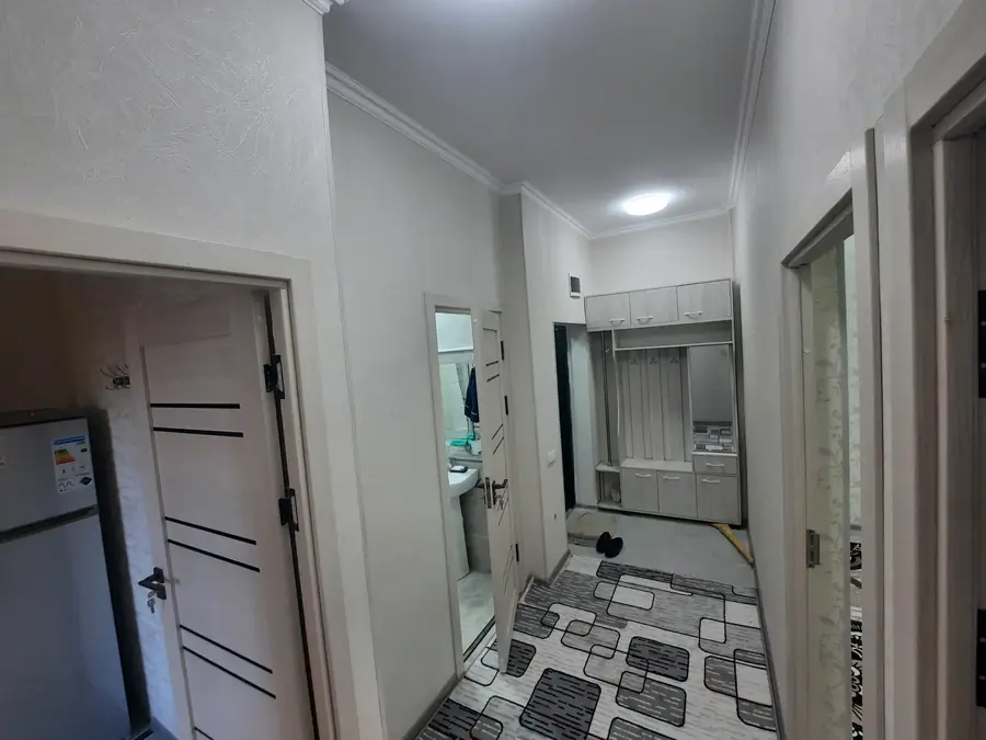 2 xonali kvartira sotiladi − 42.3 m²