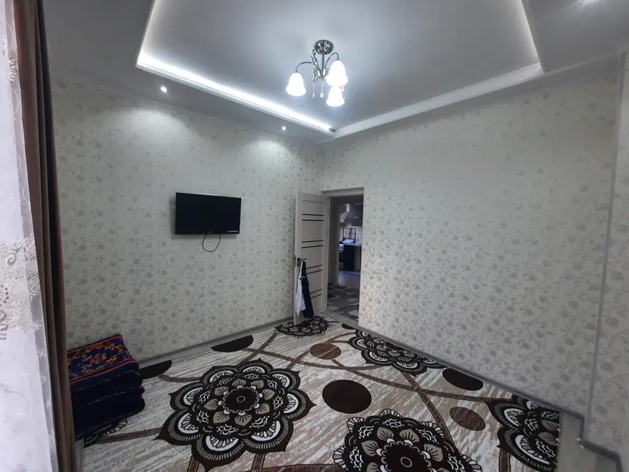 2 xonali kvartira sotiladi − 42.3 m²