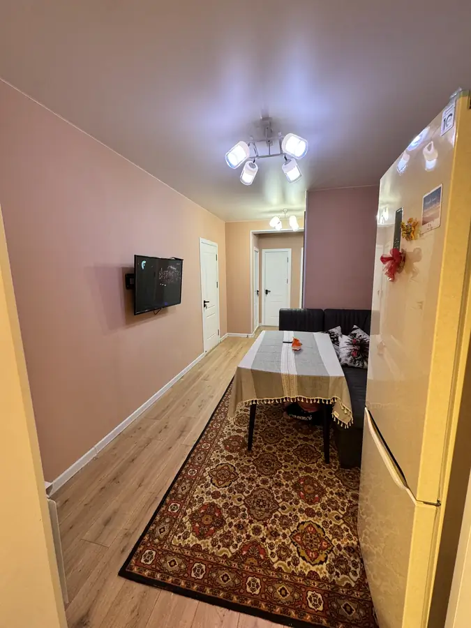 3 xonali kvartira sotiladi − 70 m²