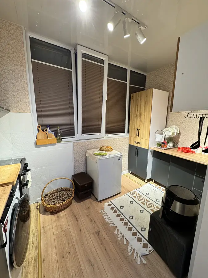 3 xonali kvartira sotiladi − 70 m²