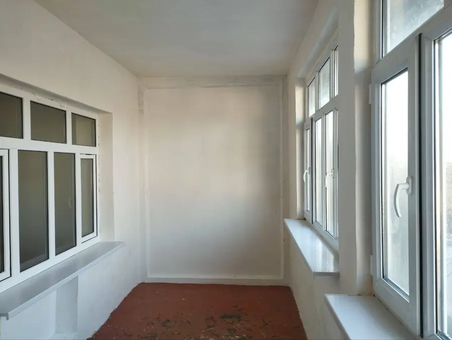 Продается 3-комнатная квартира − 70.2 м²