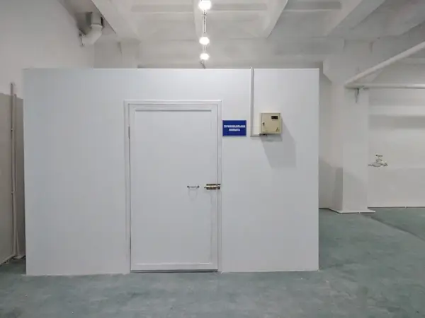 Ombor − 170 m², 1/3 qavat