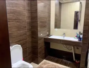 Продается 4-комнатная квартира − 213 м²