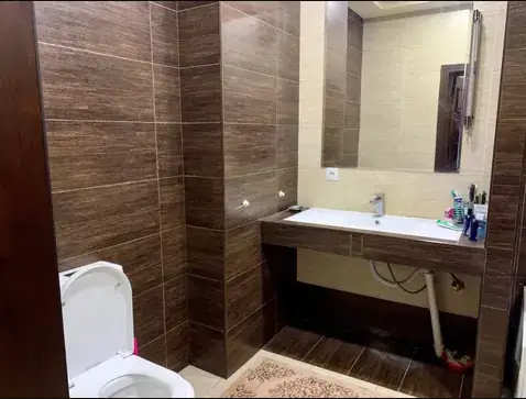 Продается 4-комнатная квартира − 213 м²