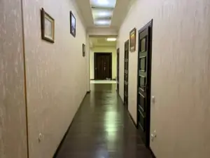 Продается 4-комнатная квартира − 213 м²