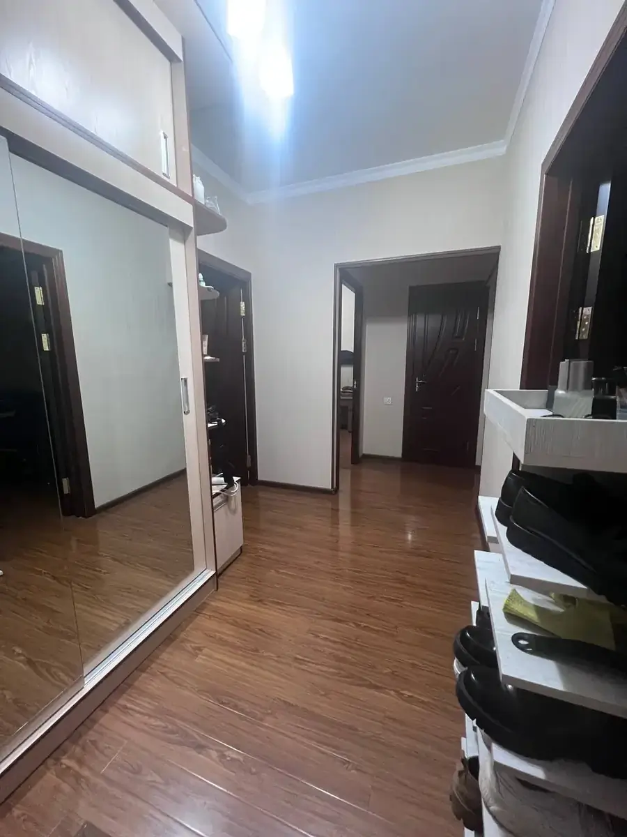 3 xonali kvartira sotiladi − 77.8 m²