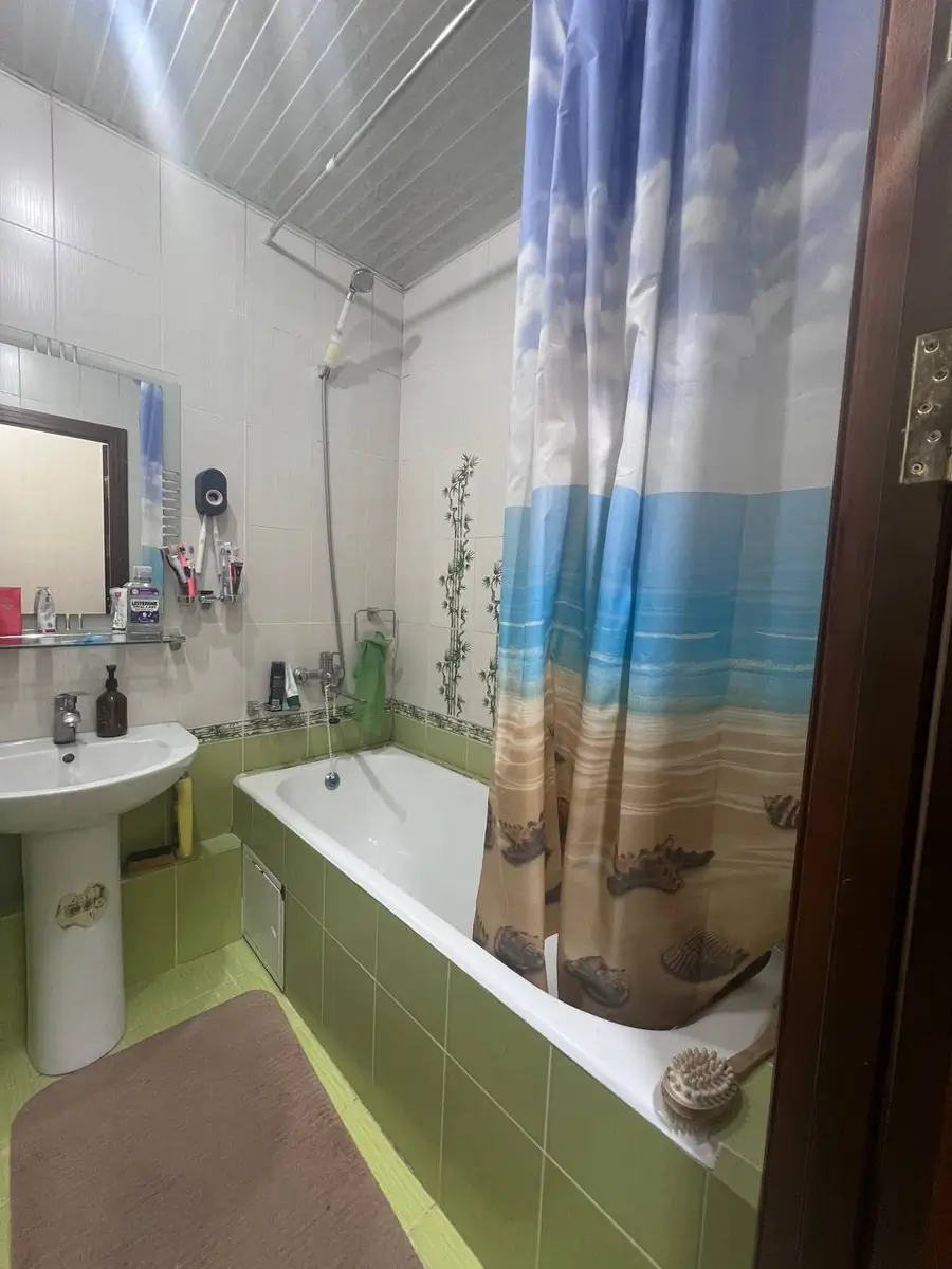 3 xonali kvartira sotiladi − 77.8 m²