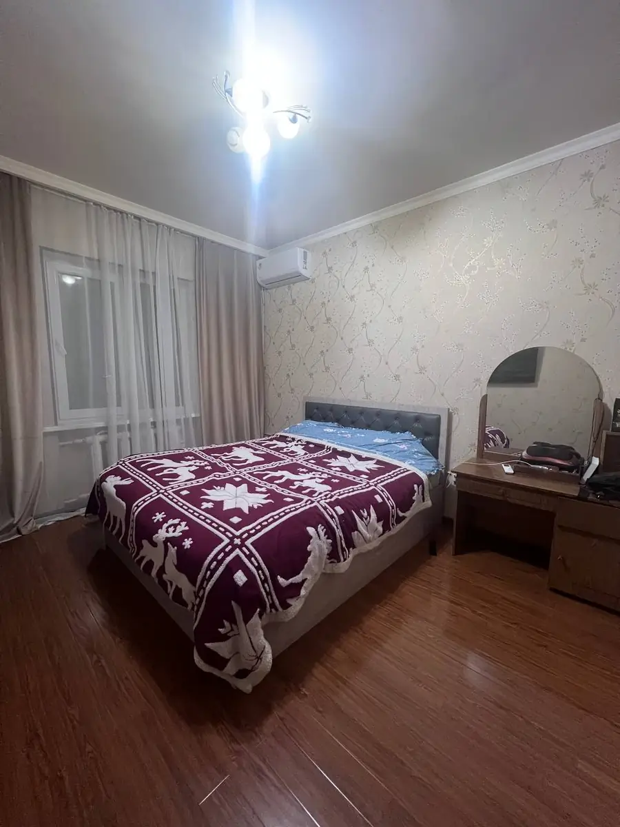 3 xonali kvartira sotiladi − 77.8 m²