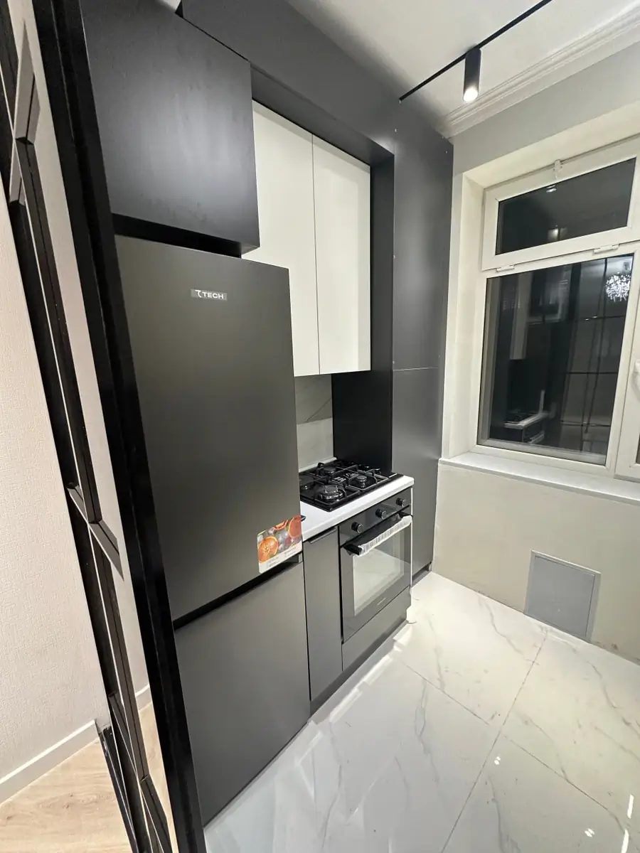 Продается 3-комнатная квартира − 63 м²