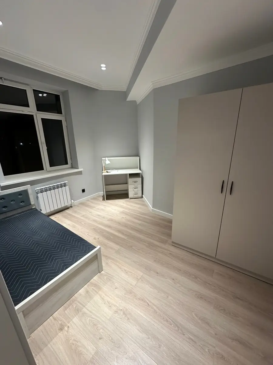 Продается 3-комнатная квартира − 63 м²