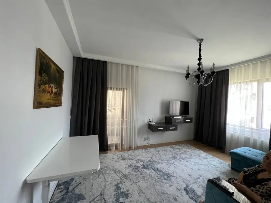 Продается 2-комнатная квартира − 70 м²
