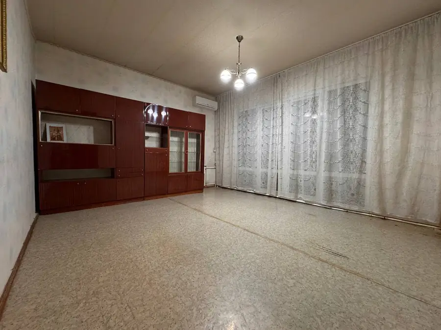 Продается 4-комнатная квартира − 112 м²