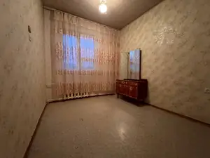 Продается 4-комнатная квартира − 112 м²