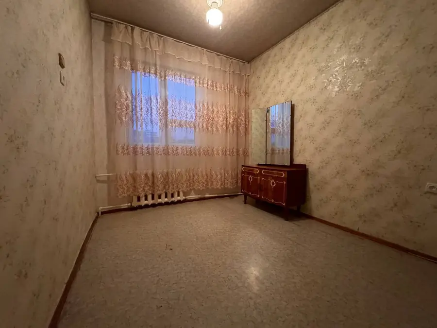 Продается 4-комнатная квартира − 112 м²