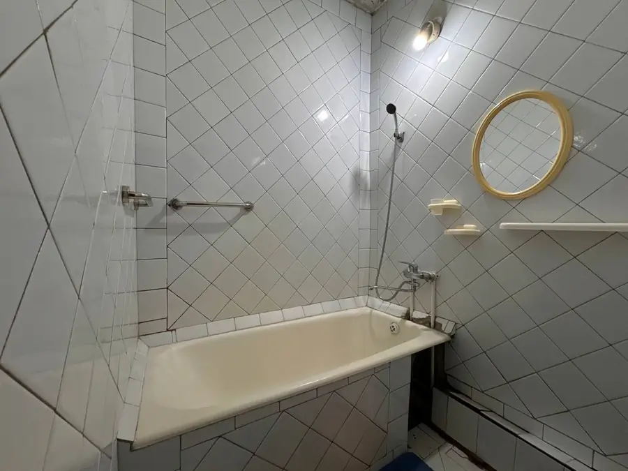 Продается 4-комнатная квартира − 112 м²