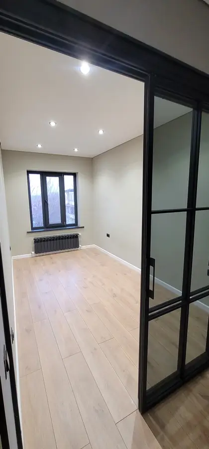 Продается 4-комнатная квартира − 83 м²