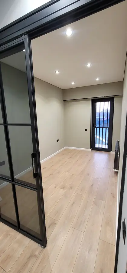 Продается 4-комнатная квартира − 83 м²