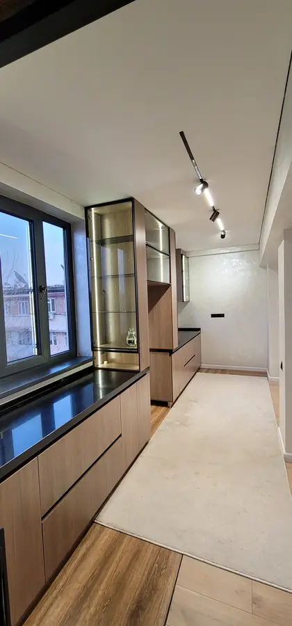Продается 4-комнатная квартира − 83 м²