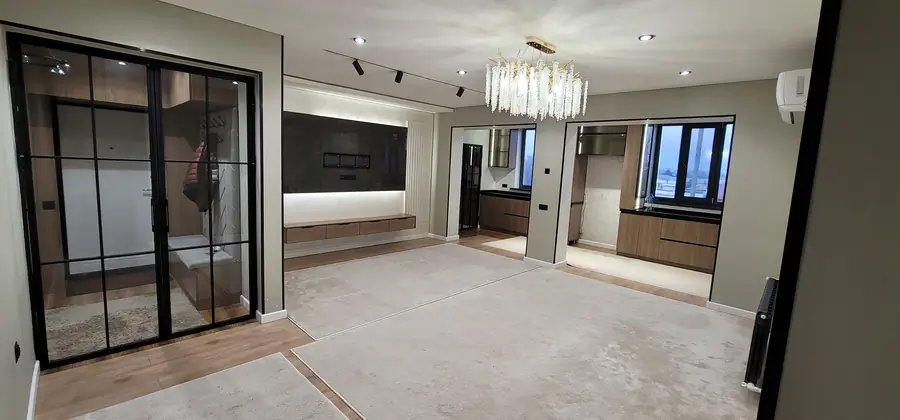 Продается 4-комнатная квартира − 83 м²