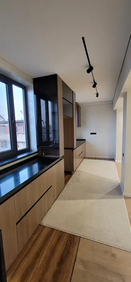 Продается 4-комнатная квартира − 83 м²