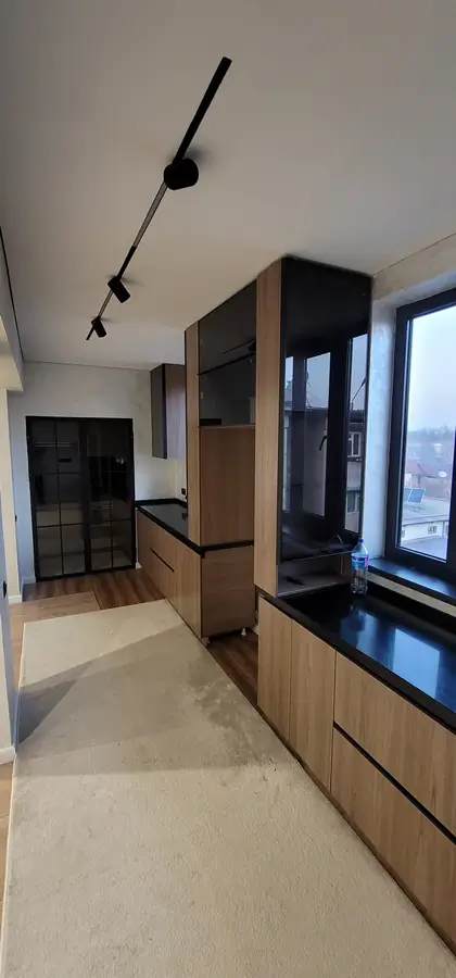 Продается 4-комнатная квартира − 83 м²