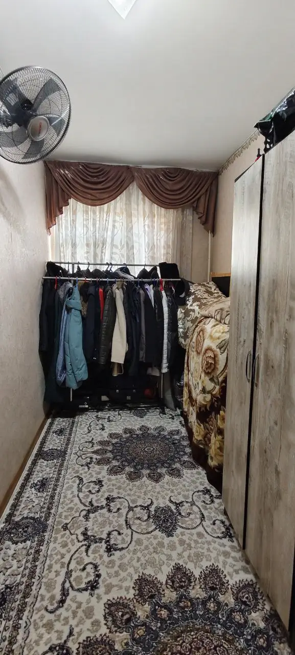 Продается 4-комнатная квартира − 79.9 м²