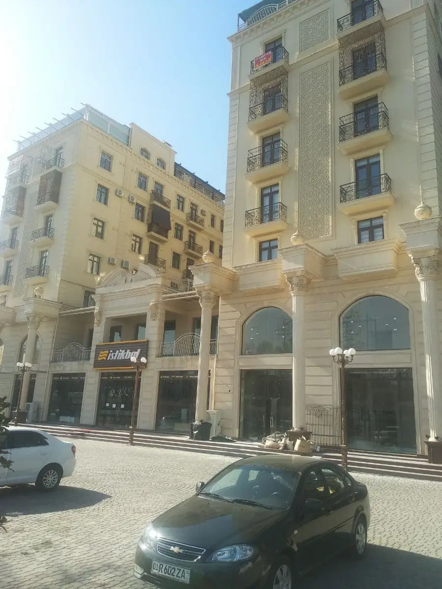 Продается 3-комнатная квартира − 160.3 м²
