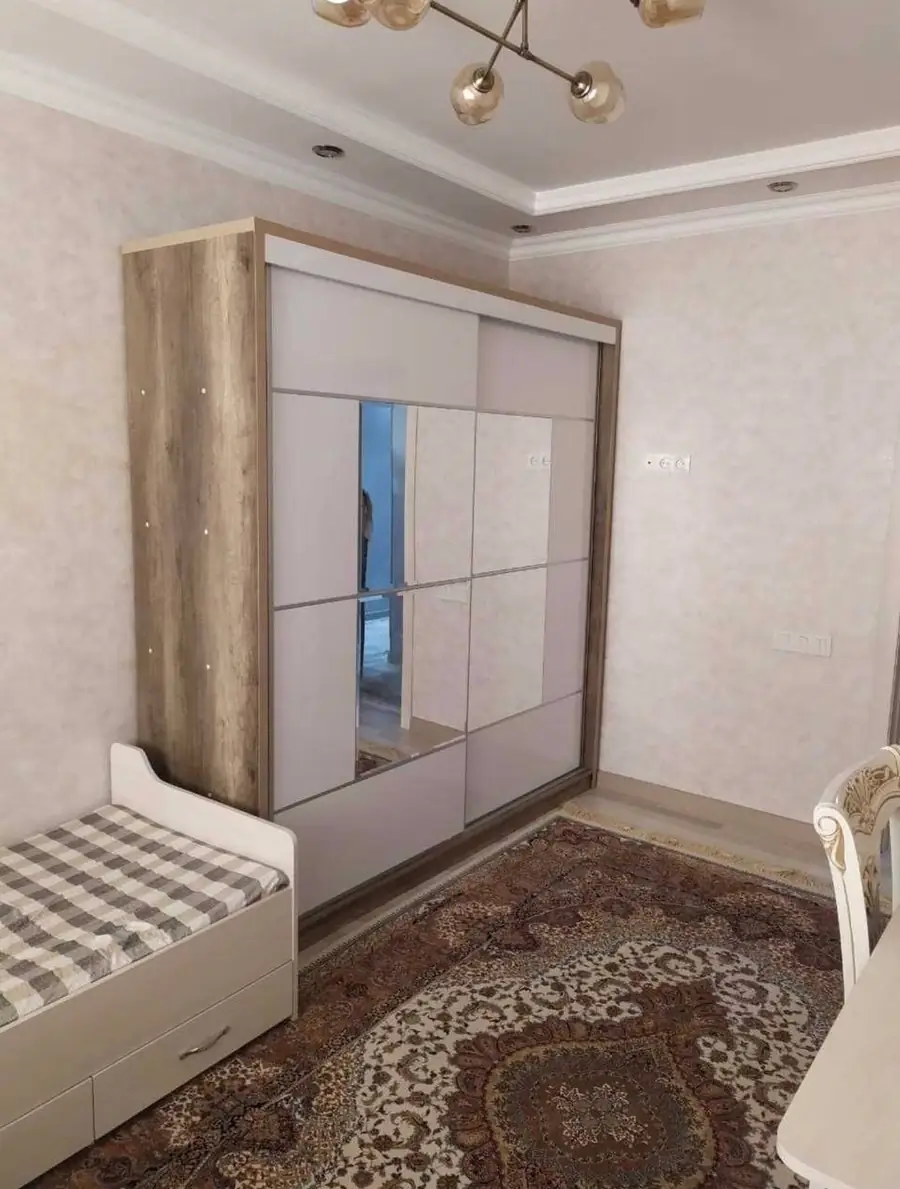3 xonali kvartira sotiladi − 96 m²