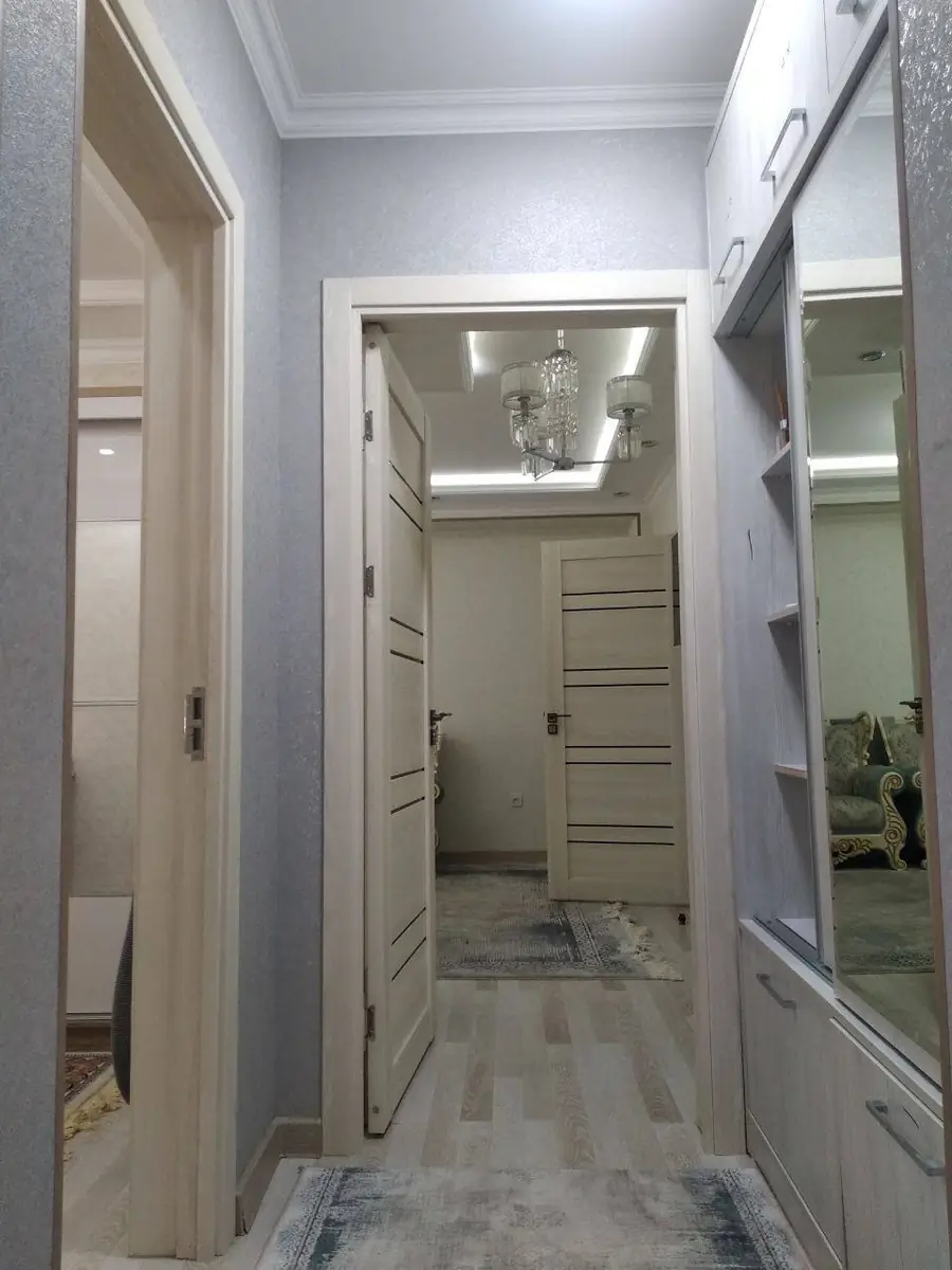 3 xonali kvartira sotiladi − 96 m²
