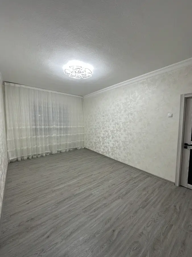 1 xonali kvartira sotiladi − 42 m²