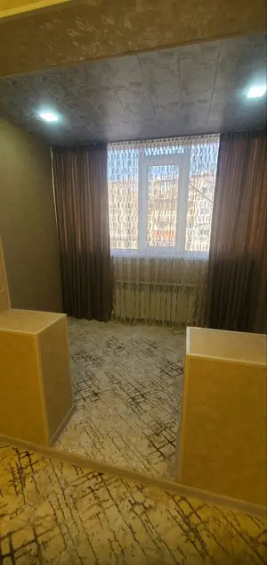 3 xonali kvartira sotiladi − 64.8 m²