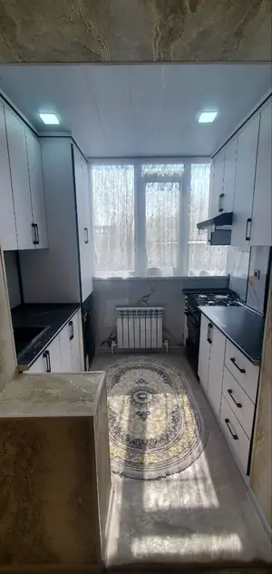 3 xonali kvartira sotiladi − 64.8 m²