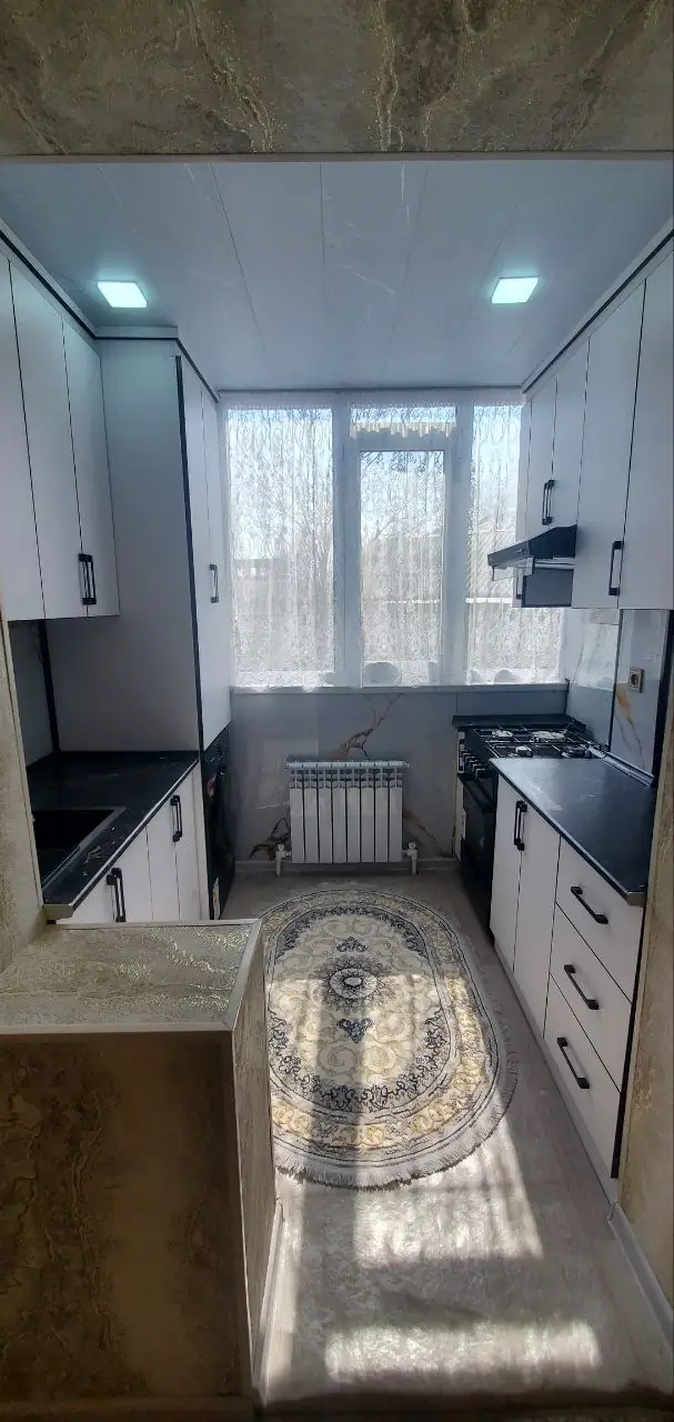 3 xonali kvartira sotiladi − 64.8 m²