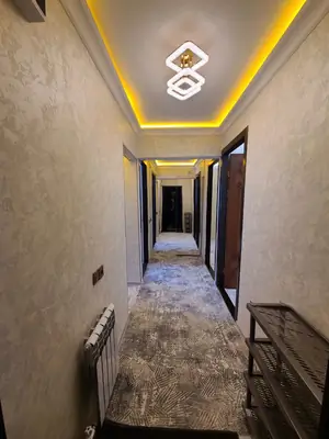 3 xonali kvartira sotiladi − 64.8 m²