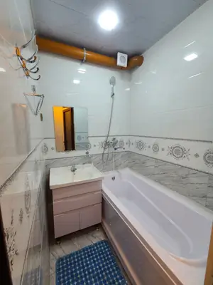 3 xonali kvartira sotiladi − 64.8 m²