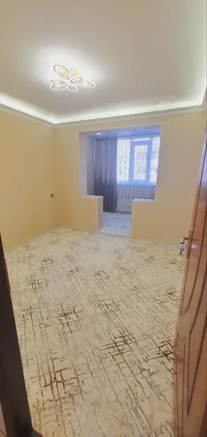 3 xonali kvartira sotiladi − 64.8 m²