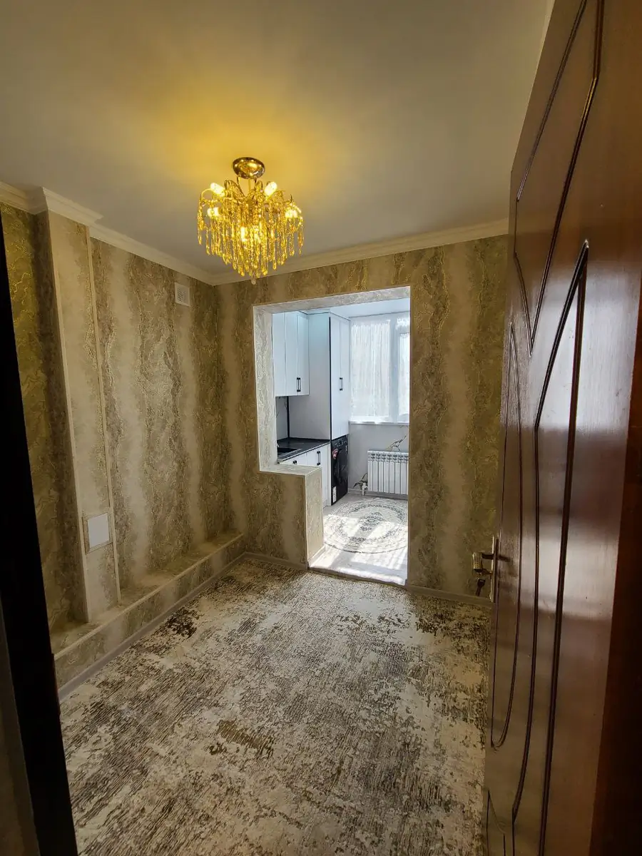 3 xonali kvartira sotiladi − 64.8 m²