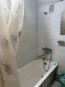 Продается 3-комнатная квартира − 67 м²