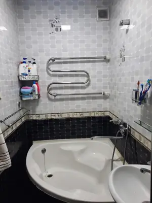 3 xonali kvartira sotiladi − 70 m²
