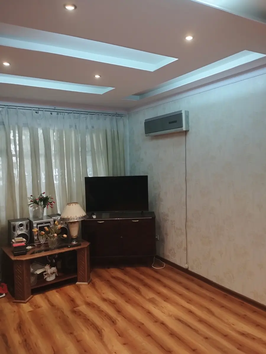 Продается 4-комнатная квартира − 83 м²