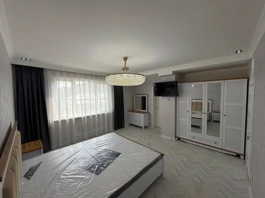 3 xonali kvartira sotiladi − 84 m²
