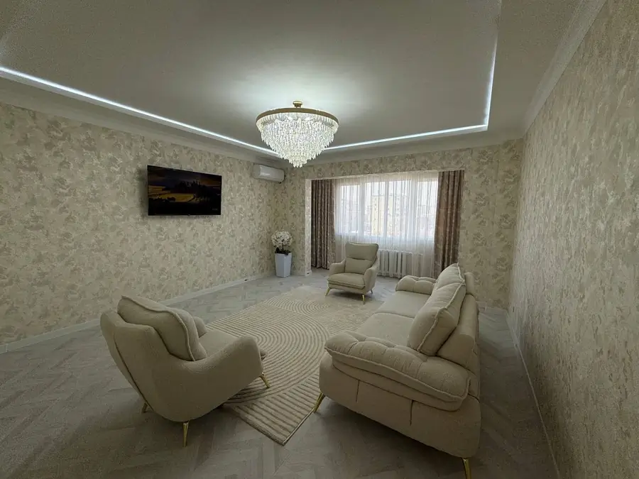 3 xonali kvartira sotiladi − 84 m²
