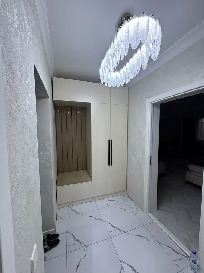 3 xonali kvartira sotiladi − 84 m²