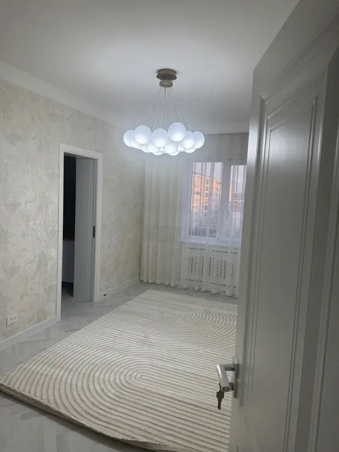 3 xonali kvartira sotiladi − 84 m²
